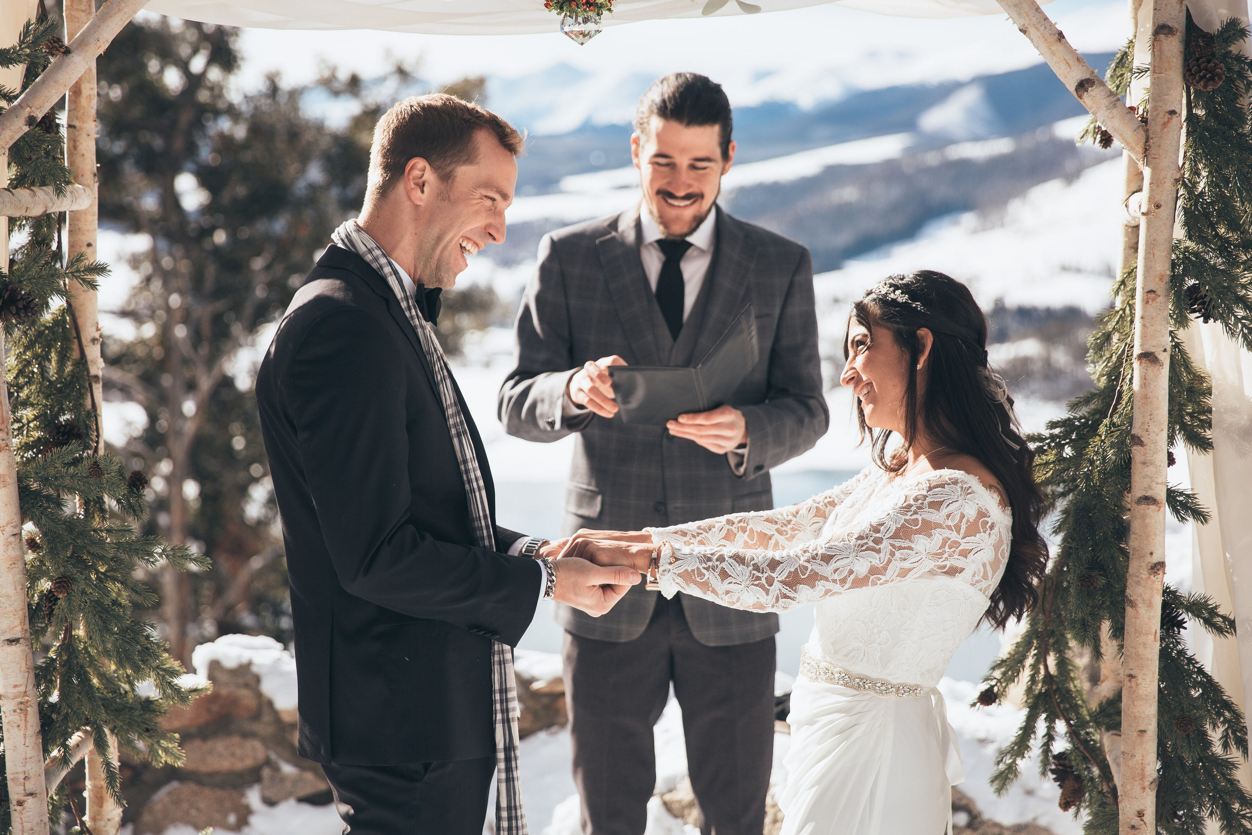 How to Choose the Right Wedding Officiant